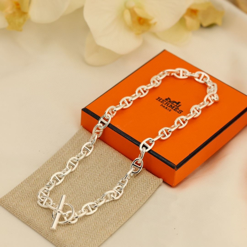 H**me5 necklaces